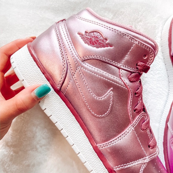 BRAND NEW AIR JORDAN 1 MIDS - Picture 4 of 8